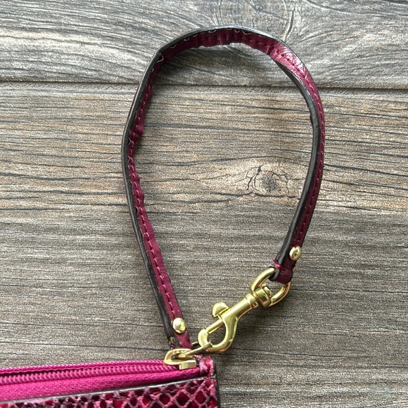 Woman’s coach coin/credit card wristlet - Picture 6 of 6